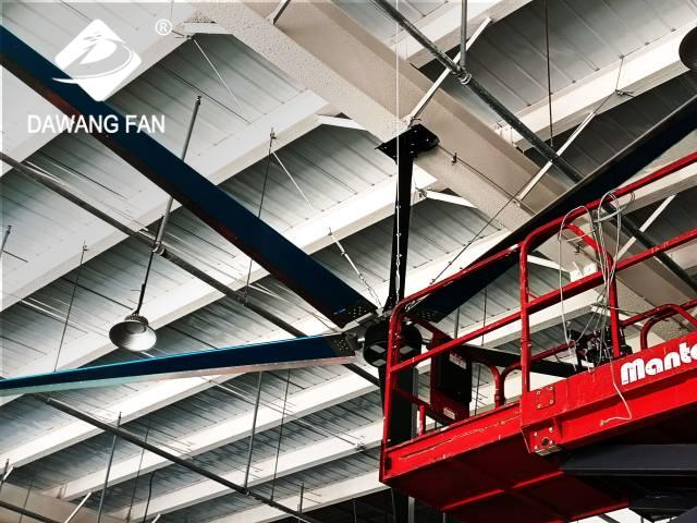 工業(yè)風(fēng)扇放哪個位置空氣流通效果好？